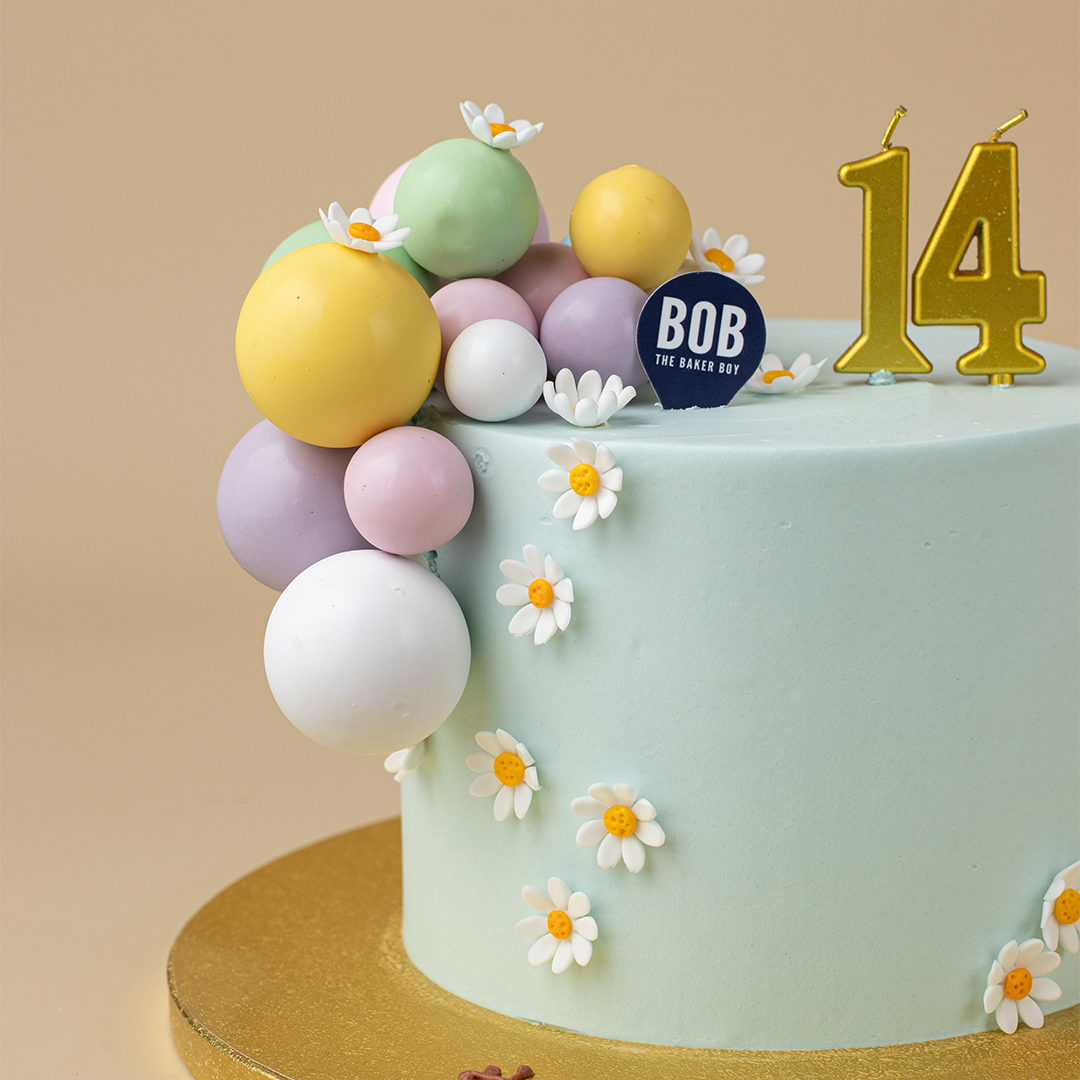 Minimalist Rainbows and Daisy Cake