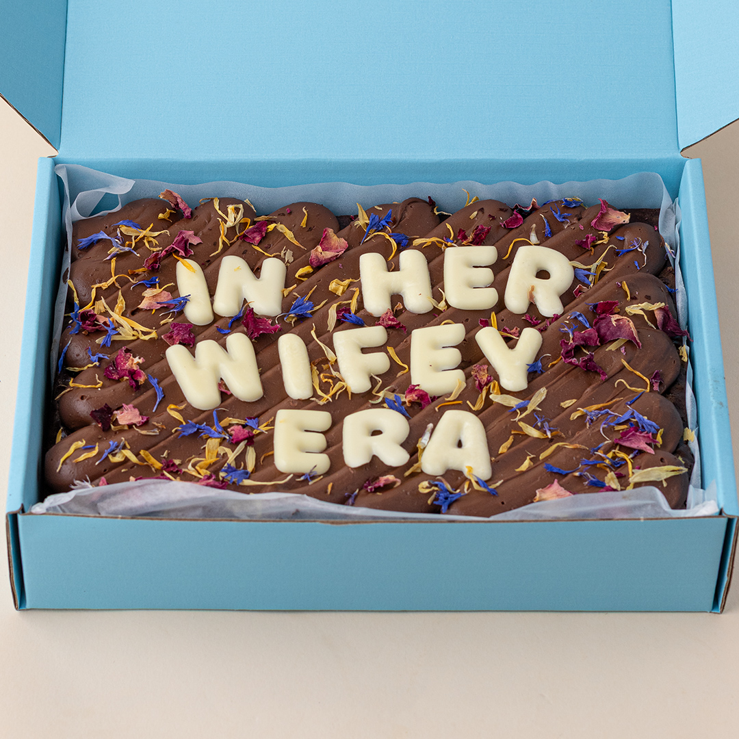 Floral Romance Customisable Brownie (Regular)