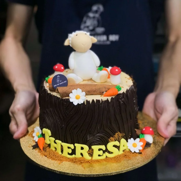 Baa Baa Sheep Cake on Tree Stump