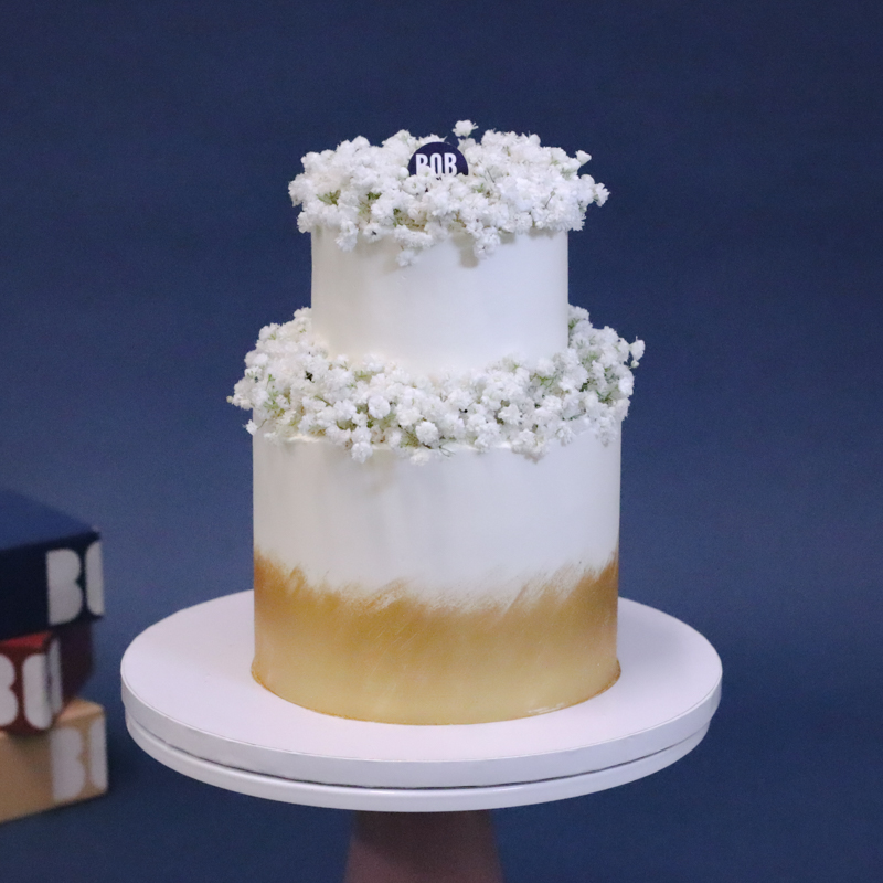 Gold Accent Cake with Babies Breath Wreath