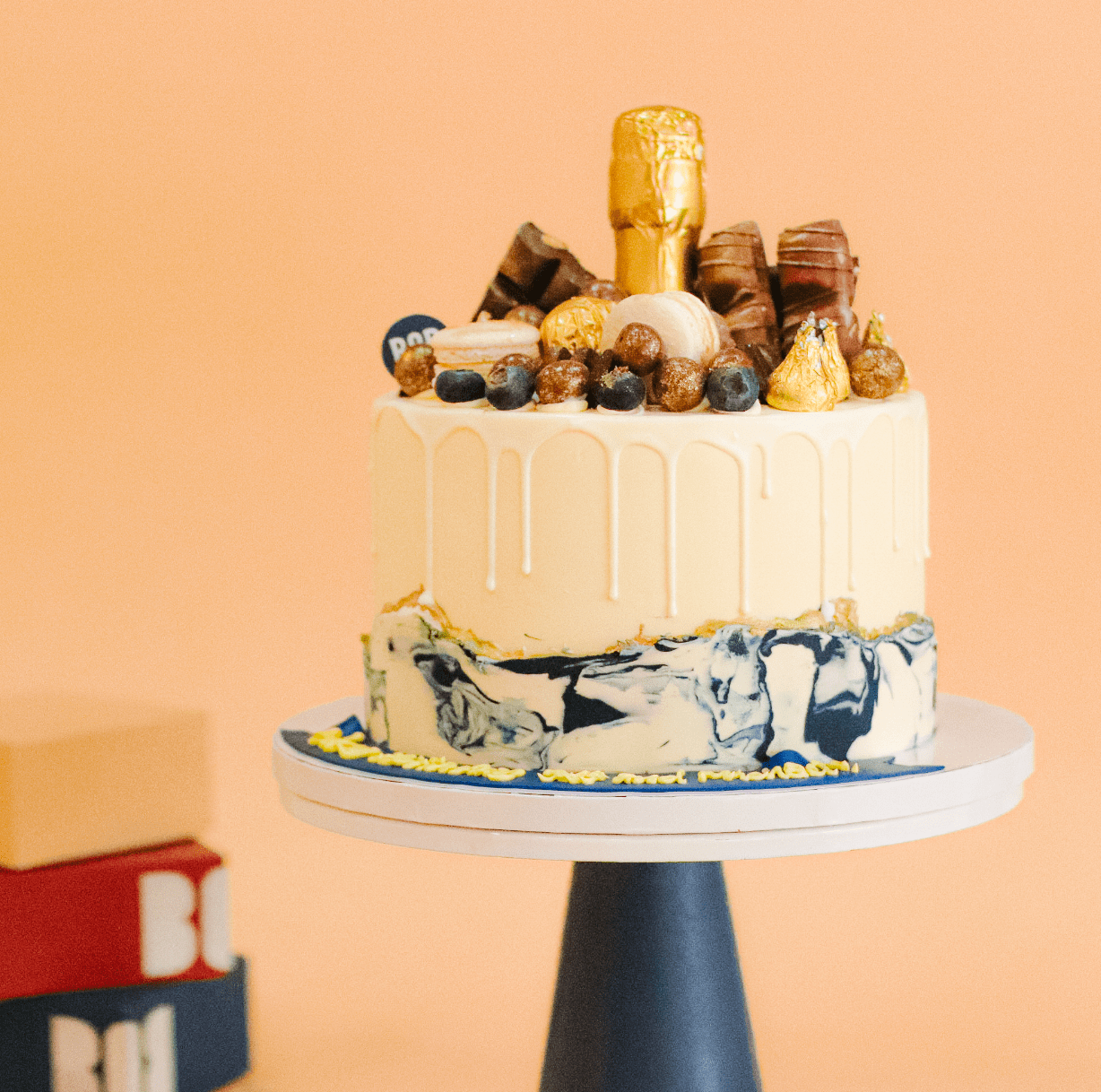 Marbled Woodstone Champagne Cake in White