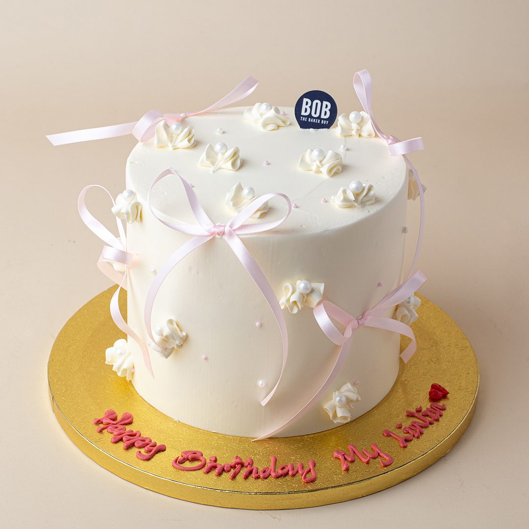 Korean Minimalist Coquette Style Cake